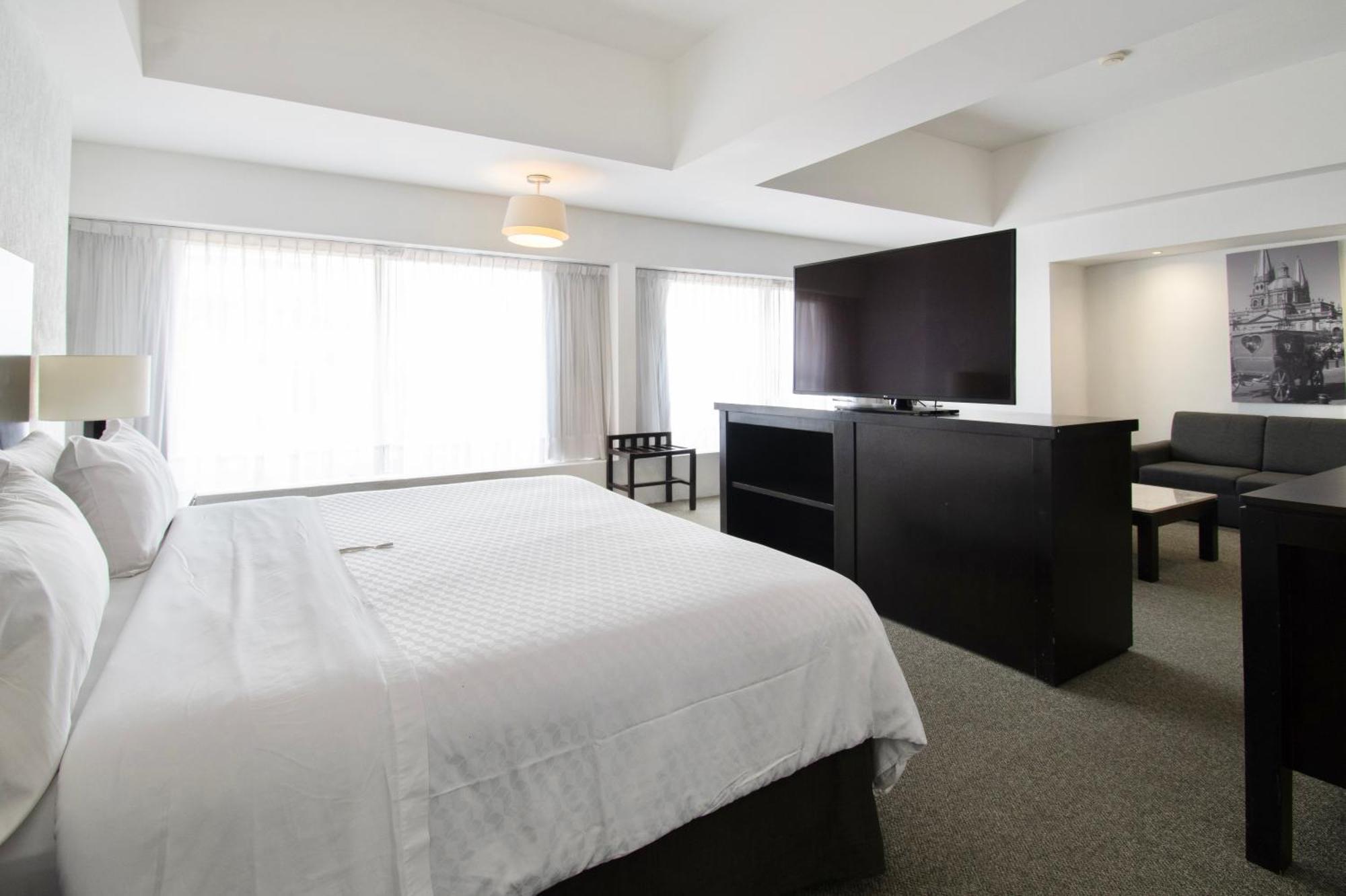 Hotel Plaza Genova Centro Guadalajara Extérieur photo