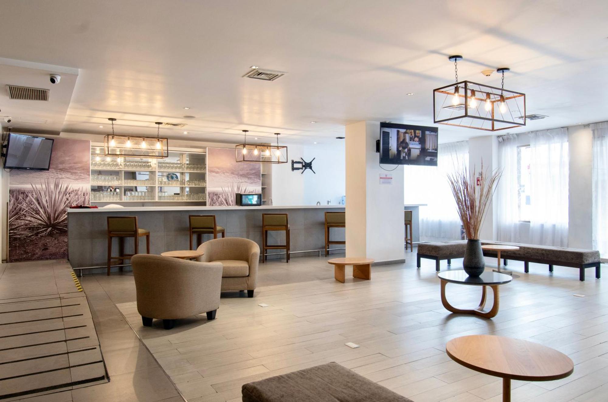 Hotel Plaza Genova Centro Guadalajara Extérieur photo