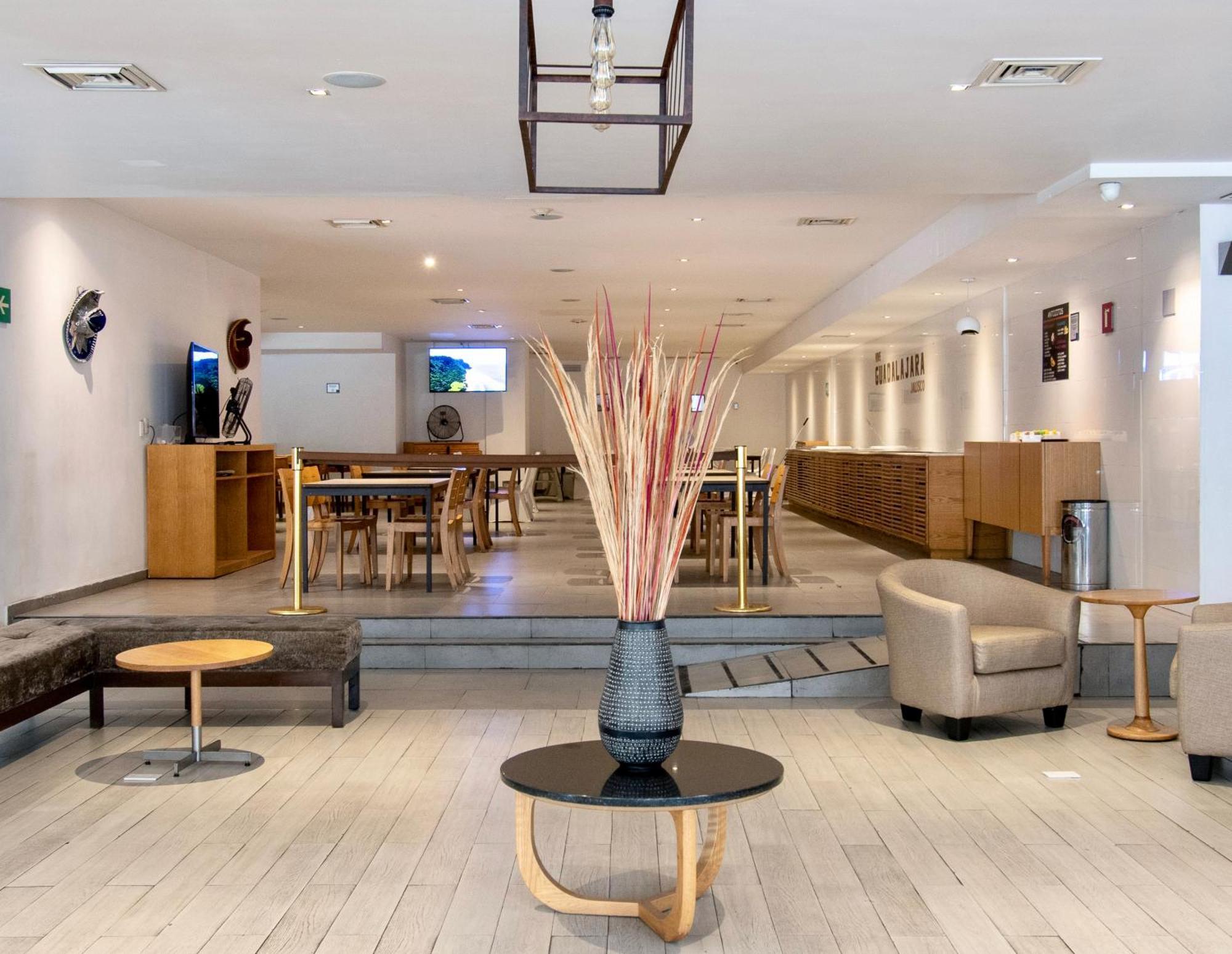 Hotel Plaza Genova Centro Guadalajara Extérieur photo