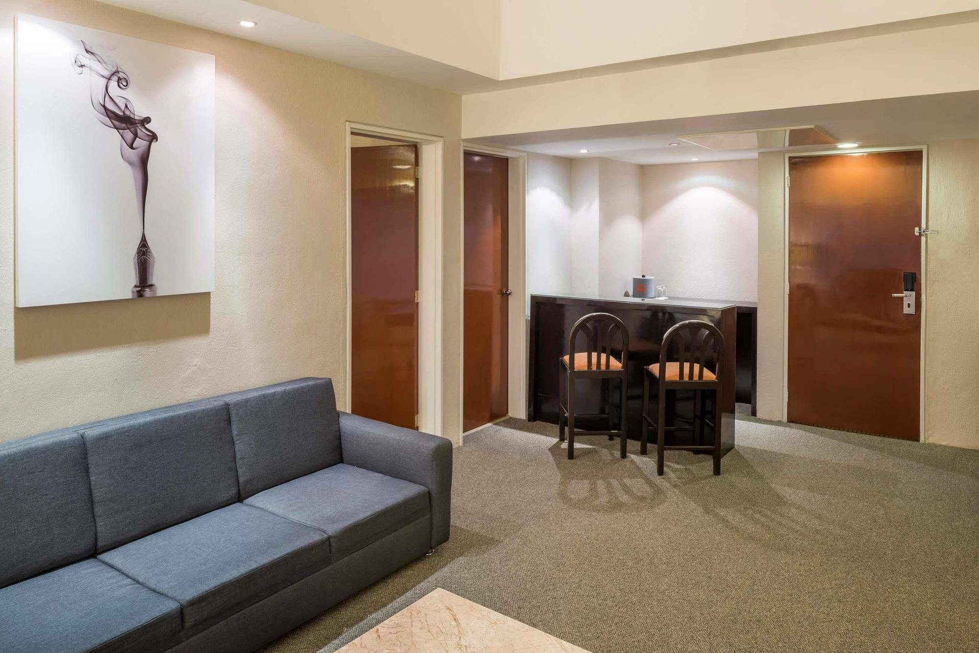 Hotel Plaza Genova Centro Guadalajara Extérieur photo